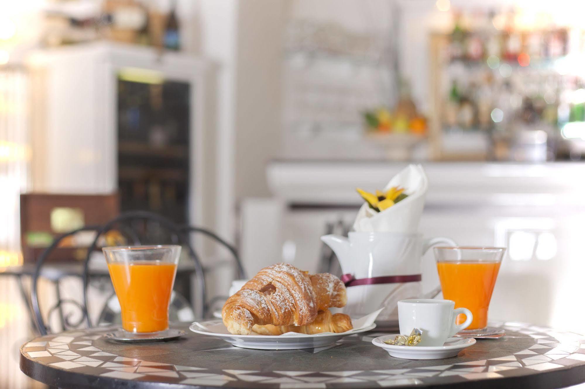 Pirandello Hotel 3*